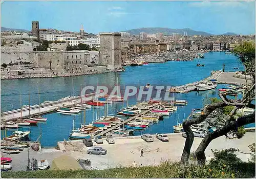 Cartes postales moderne Marseille entree du Port et Fort St Jean Bateaux