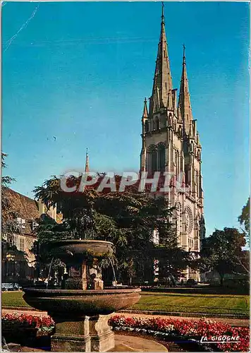 Cartes postales moderne Moulins (Allier)Cathedrale Notre Dame (Sa facade est dominee par deux Tours a fleches de Pierres