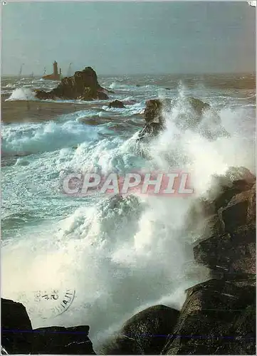 Cartes postales moderne A l'Extremite de la Bretagne La Pointe du Raz et le phare de la Vieille Tempete sur le Raz de Se