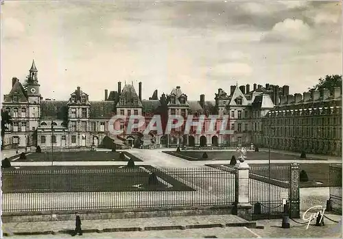 Cartes postales moderne Fontainebleau (Seine et Marne)Le Palais Cour du cheval balnc ou des adieux