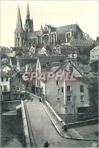 Cartes postales moderne Chartres La Cathedrale vue de la Rue du Bourg