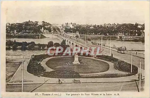 Cartes postales Tours vue general du Pont wilson et la Loire  Tramway