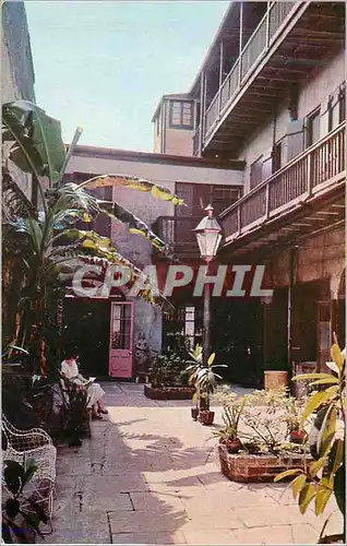 Moderne Karte Courtyard Candles Royal Street New Orleans Louisiana is typical of the French Quarter