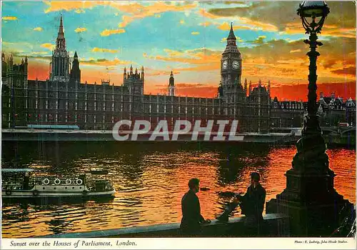 Cartes postales moderne Sunset over the Houses of Parliament London