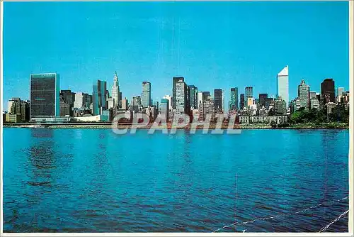 Moderne Karte East River Skyline showing the United Nation's Building in the left foreground At The right is o