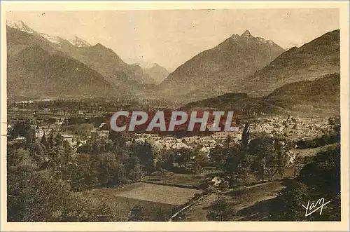 Cartes postales Les Pyrenees Argules Gazost (Htes Pyrenees)Station Thermale sur la vallee d'Argeles Au fond  sou