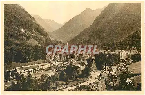 Cartes postales Cauterets vue generale En face apres la Raillere s'ouvre la haute vallee de Lutour a droite du P
