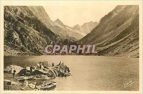 Cartes postales Cauterets Le lac de Gaube d'une superficie de 20 hectares