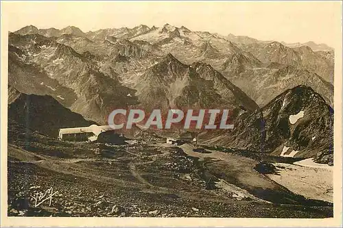 Ansichtskarte AK Les Pyrenees les Laquets Terminus de la route carrossable du Pic du Midi Un sentier conduit au s