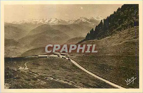 Cartes postales Les Pyrenees Au Col d'Aspin Vue vers la Vallee d'Aure et les hautes montagnes de Luchon