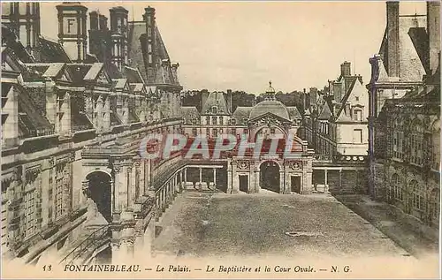 Cartes postales Fontainebleau Le Palais Le Baptisiere et la Cour Ovale