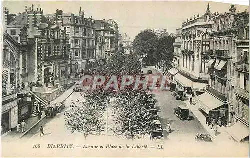 Cartes postales Biarritz Avenue et Place de la Liberte