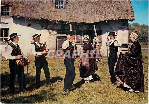 Cartes postales moderne L Auvergne La Bourree de Rochefort Lo Crouzado  Folklore