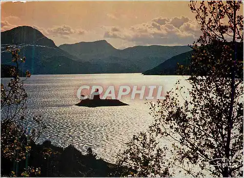 Moderne Karte Les Hautes Alpes Lac de Serre Poncon Contre jour sur la petite Chapelle