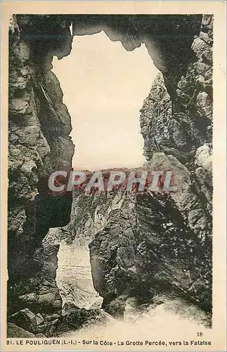 Cartes postales Le Pouliguen Sur la Cote La Grotte Percee vers la Falaise