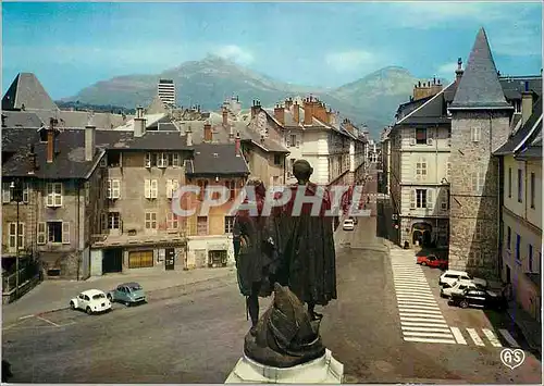 Cartes postales moderne Depuis le Portail d'Entree du Chateau des Ducs de Savoie La Statue des Freres Demaistdres