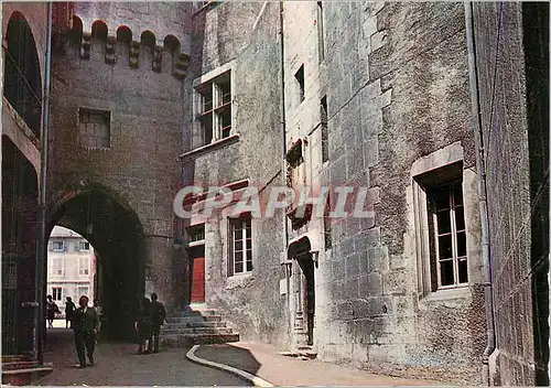 Cartes postales moderne Chambery Montee Interieure du Chateau des Ducs de Savoie