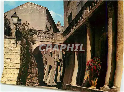 Cartes postales moderne Uzes (Gard) Ier Duche de France Vieille Ruelle et Colonnade de L'Hotel du Baron de Castille