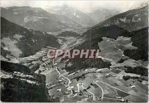 Cartes postales moderne Le Grand Bornand (Hte Savoie) alt 934 m Vue Generale Aerienne sur la Vallee et Route de la Colom