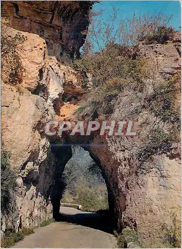 Cartes postales moderne Les Gorges du Tarn (Lozere) Les Beaux Sites de France Rocher Chevauchant la Route Nationale