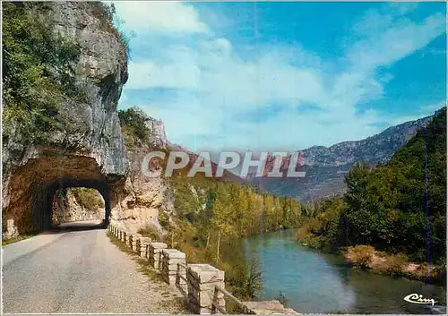 Cartes postales moderne Gorges du Tarn Les Beaux Sites de la Lozere Un Tunnel sur la Route Nationale Longeant le Tarn