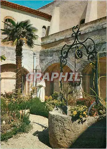Cartes postales moderne Tarascon Abbaye de St Michel de Frigolet Cloitre du XII e siecle et le Puits