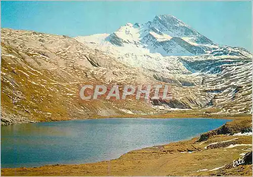Cartes postales moderne Hautes Alpes Le Lac Foreant sur le sentier A l'extreme droite le Col Vieux domine par le Pain de