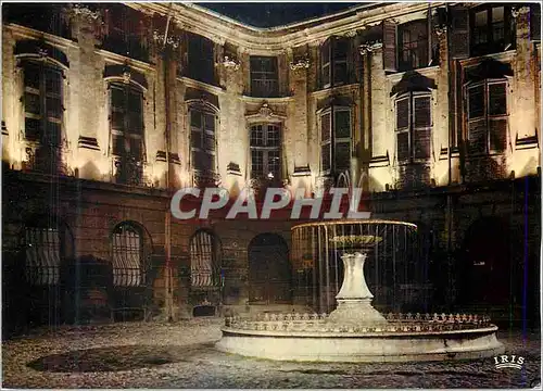 Cartes postales moderne Aix en Provence (B du R) La place d'Albertas La fontaine et les hotels du XVIIe s (La nuit)