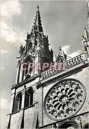 Cartes postales moderne La Cathedrale de Chartres Vue sur la Facade principale