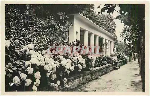 Cartes postales moderne Vals les Bains Coin de Jardin et l'Abri de la Source Saint Jean