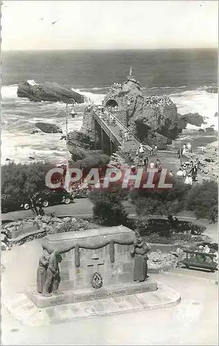 Cartes postales moderne Biarritz (Basses Pyrenees) Le Monument aux Morts et le Rocher de la Vierge