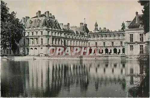 Cartes postales moderne Palais de Fontainebleau Le Chateau Vu de l'Etang des Carpes