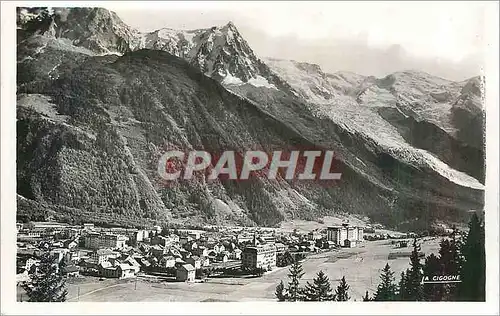 Cartes postales moderne Chamonix (Haute Savoie) Vue Generale Le Mont Blanc et le Brevent