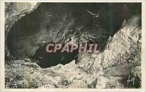 Cartes postales moderne Fontaine de Vaucluse Le Gouffre Pendant la Periode