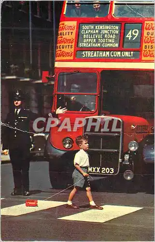 Cartes postales moderne London Policeman on Point Duty
