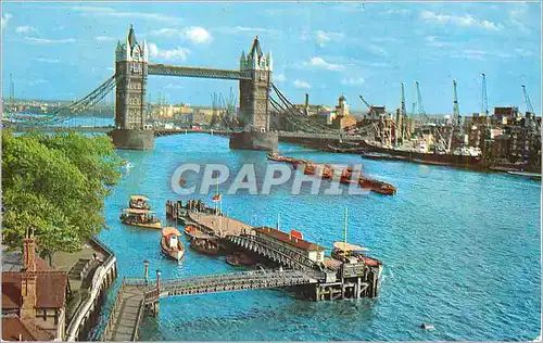 Cartes postales moderne Tower Bridge and Pool of London