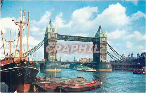 Cartes postales moderne England Tower bridge over the Thames River with the Tower of London