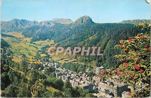 Cartes postales moderne Mont Dore Puy de Dome Vue generale sur le Mont Dore au fond le Capucin