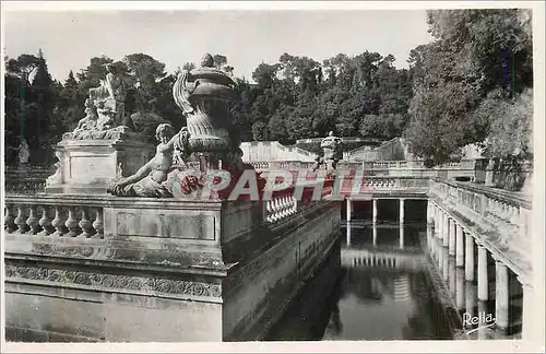 Cartes postales moderne Nimes Gard Jardin de la Fontaine Les Bains romains