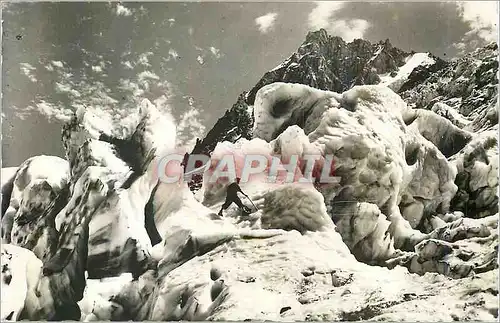 Cartes postales moderne Au pays du Mont Blanc Les Grands Seracs du Glacier des bossons au pied de l Aiguille du Midi