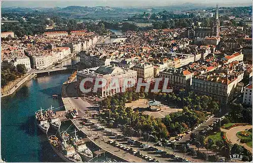 Cartes postales moderne Bayonne Vue generale et l Hotel de Ville