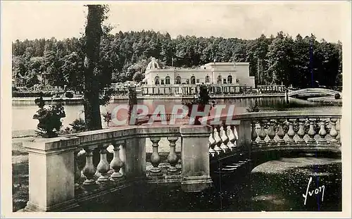 Cartes postales moderne Bagnoles de l Orne Les bords du Lac et le Casino