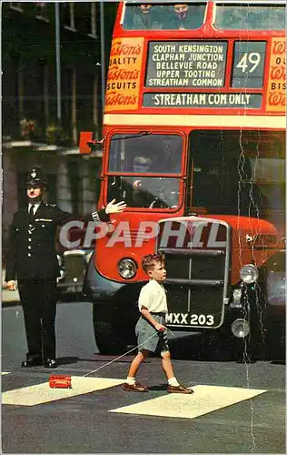 Cartes postales moderne Policeman on Point Duty London