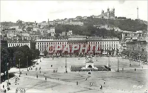 Cartes postales moderne Lyon Rhone Place Bellecour Statue de Louis XIV