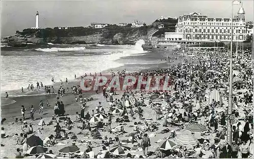 Cartes postales moderne Biarritz La Grande Plage et l Hotel du Palais