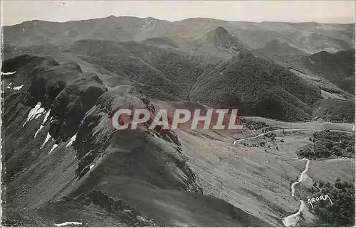 Cartes postales moderne Au Sommet du Puy Mary Panorama sur le Puy Gricu le Plomb du Cantal et les Roches de Pere Arse