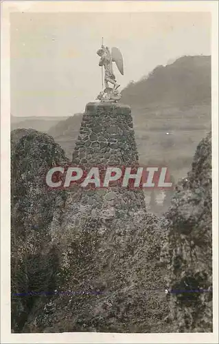 Cartes postales moderne Thezac Cantal Statue de St Michel au sommet du Rocher St Michel