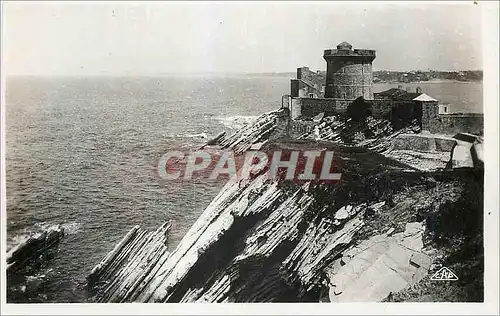 Cartes postales moderne St Jean de Luz Le Fort de Soccoa et les falaises a maree basse