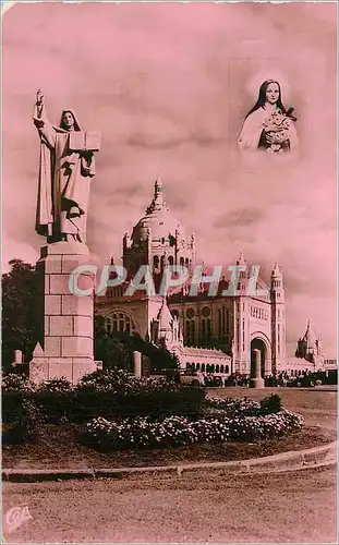 Cartes postales moderne Lisieux Avenue de Ste Therese vers la Statue et la Basilique