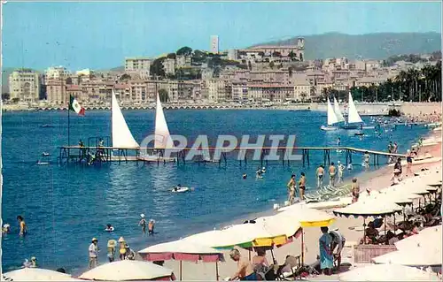 Moderne Karte Cannes Un coin de la Plage Au fond la vieille Ville et Suquet Bateaux